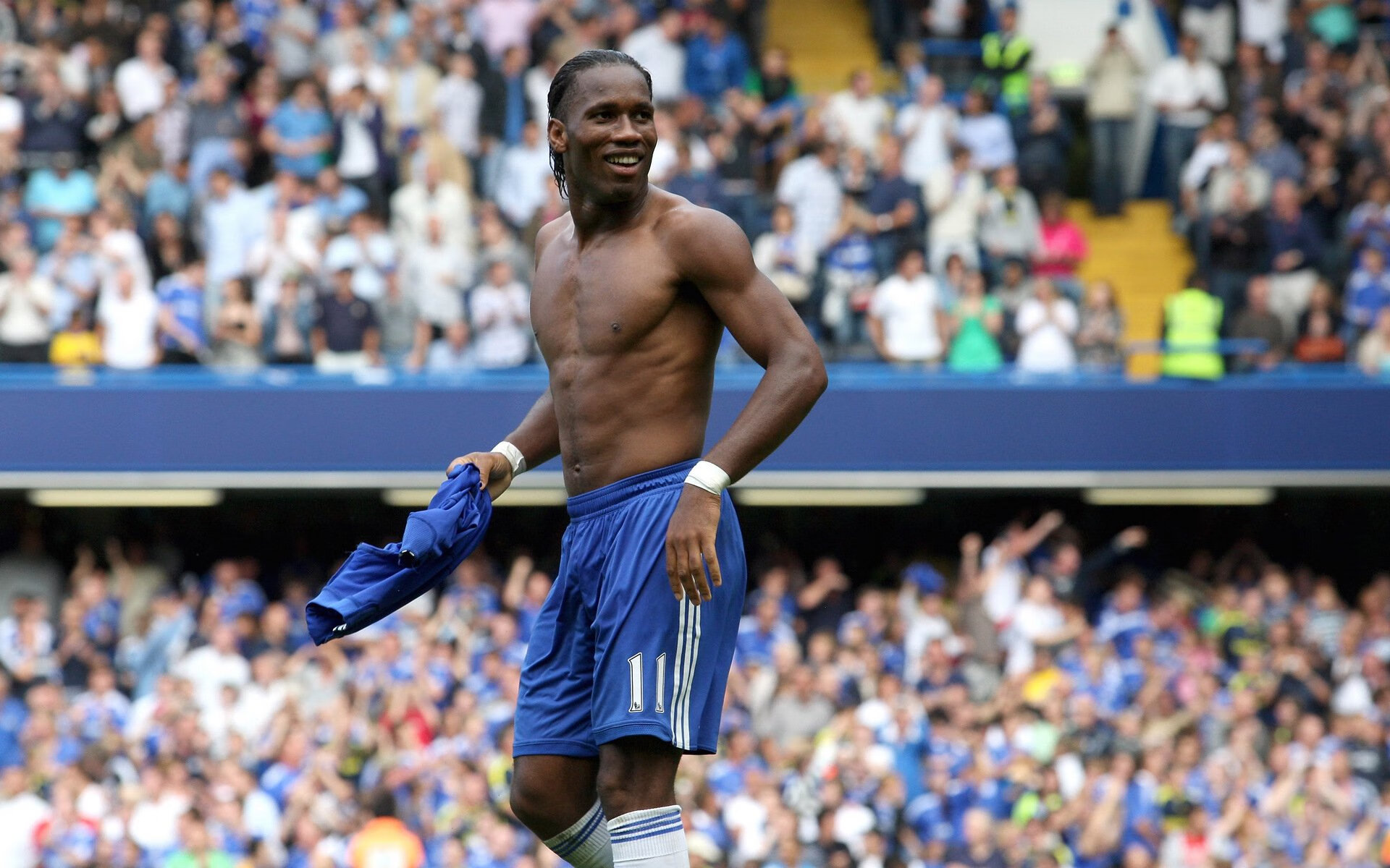 “天灾挑战:暴雨雪雹中的赛场勇士”,雪暴灾害