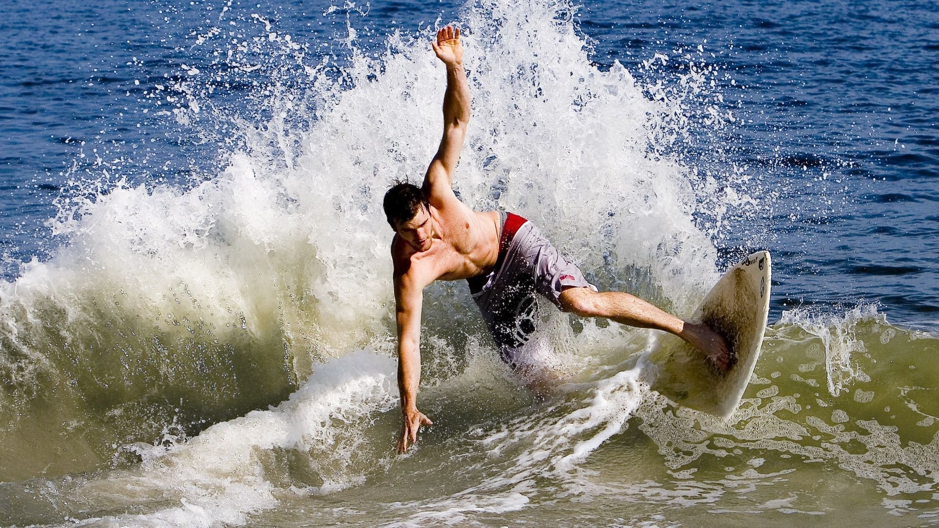 “极端天气：暴雨和大雪中的生死一瞬”，极端天气遇难